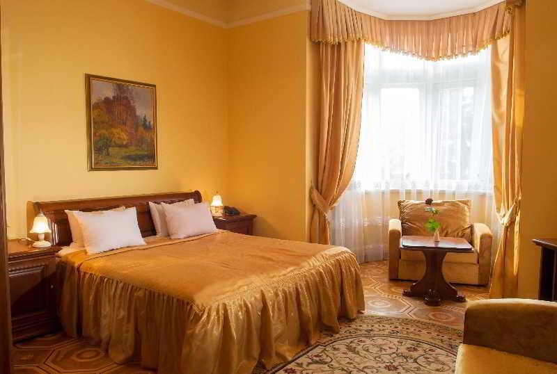 Lion'S Castle Hotel Leopoli Esterno foto